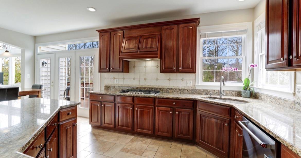 Garrell Group Leesburg Real Estate 18451 Rim Rock Cir web 11 kitchen