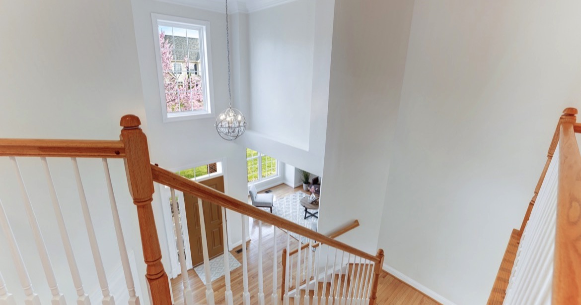 Garrell Group Real Estate Leesburgh 741 Bonnie Ridge Dr NE web 18 Stairs