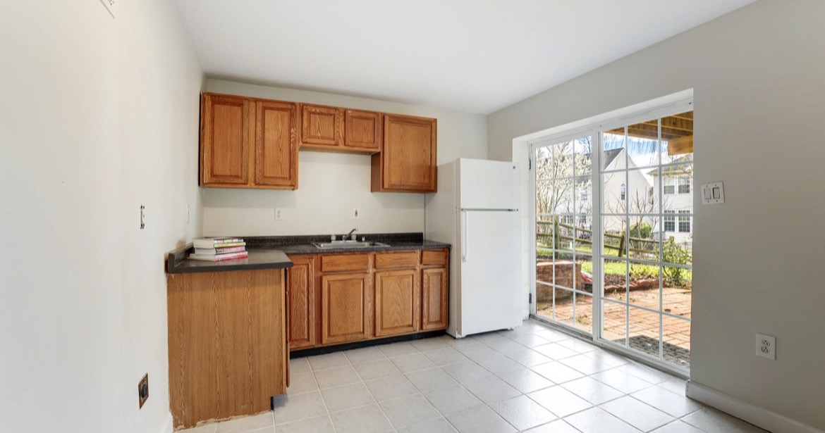 Garrell Group Real Estate Leesburgh 741 Bonnie Ridge Dr NE web 27 Basement Kitchen