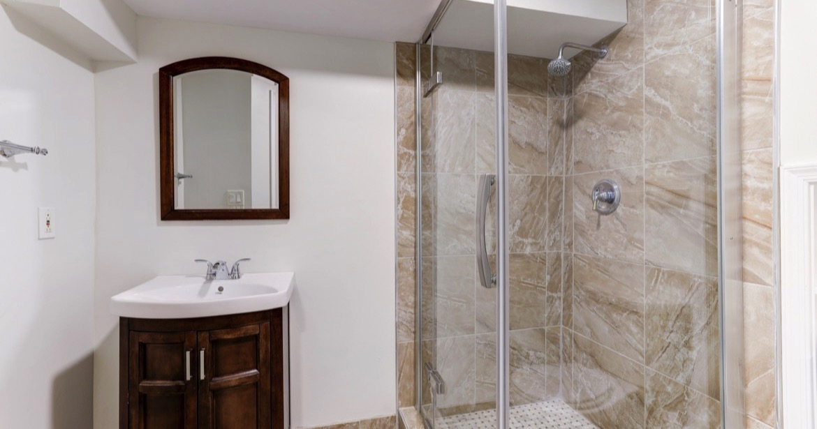 Garrell Group Real Estate Leesburgh 741 Bonnie Ridge Dr NE web 28 Basement Bathroom