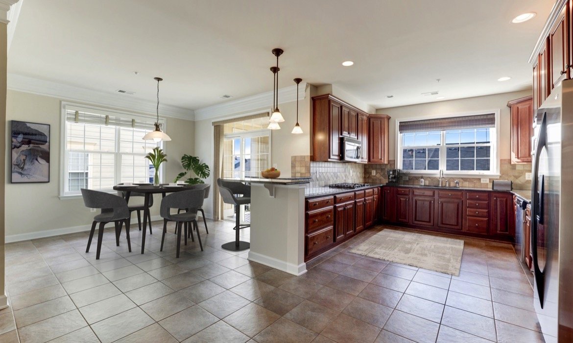 Garrell Group Lansdowne Real Estate 43618 Hampshire Crossing Sq web 04 Kitchen Eating Area Staged