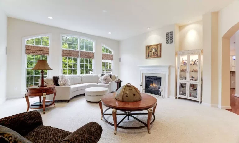 Spacious living room in a Leesburg luxury home sold by the best real estate agents, the Garrell Group. The room features elegant staging and décor designed to appeal to buyers in Loudoun County’s high-end market.